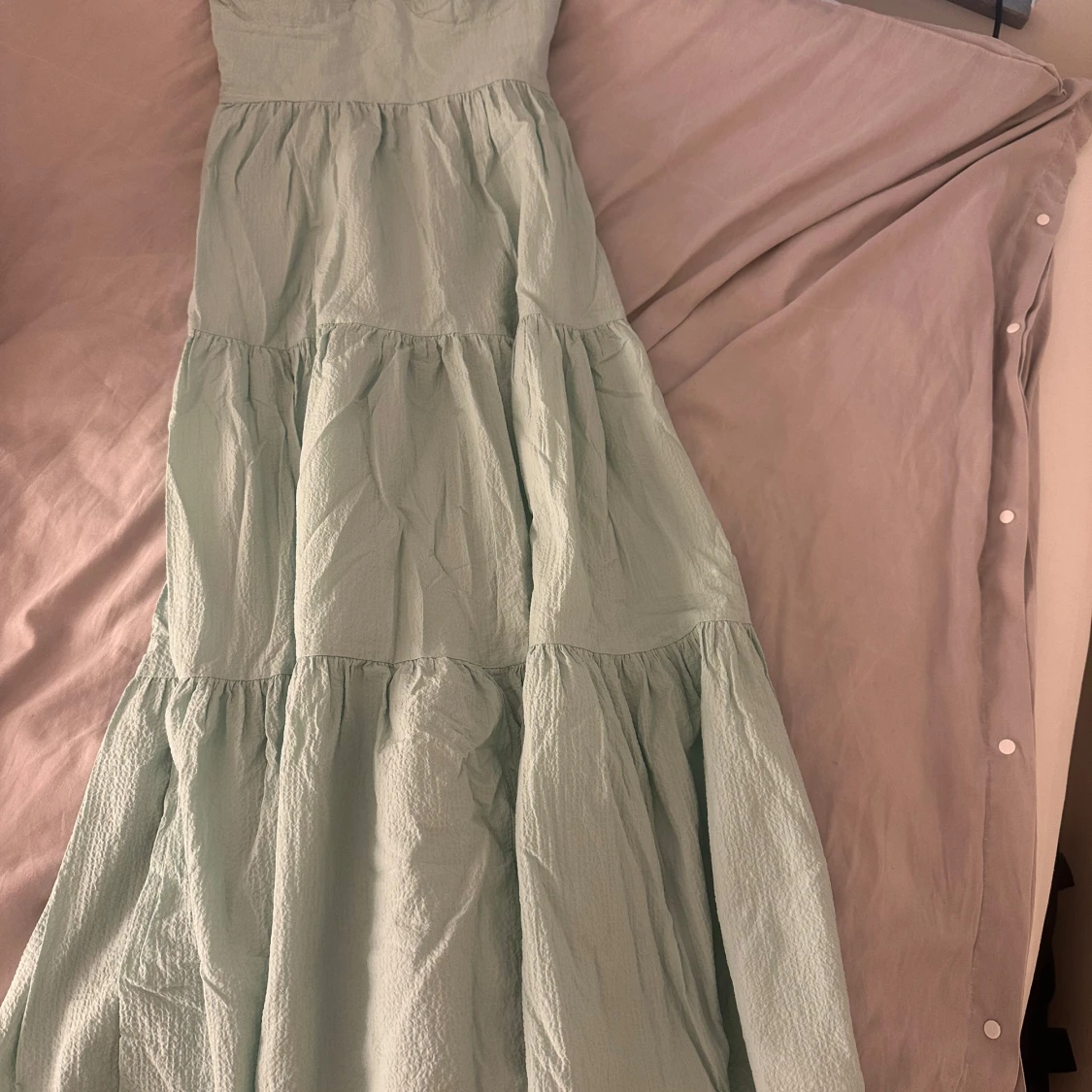 Ljusblå långklänning med smockrygg - 2