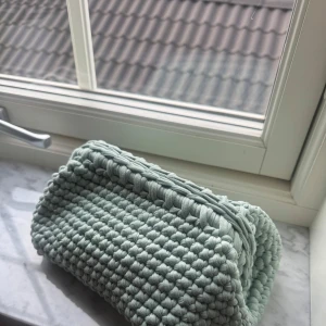 Mint grön virkad väska - Väldigt fin trendig virkad väska 