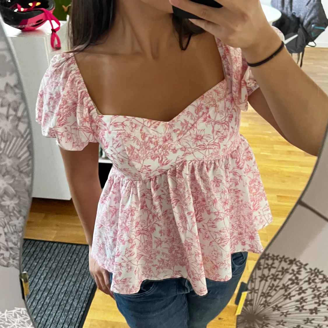 Blommig puffärm blus i rosa och vitt - 2