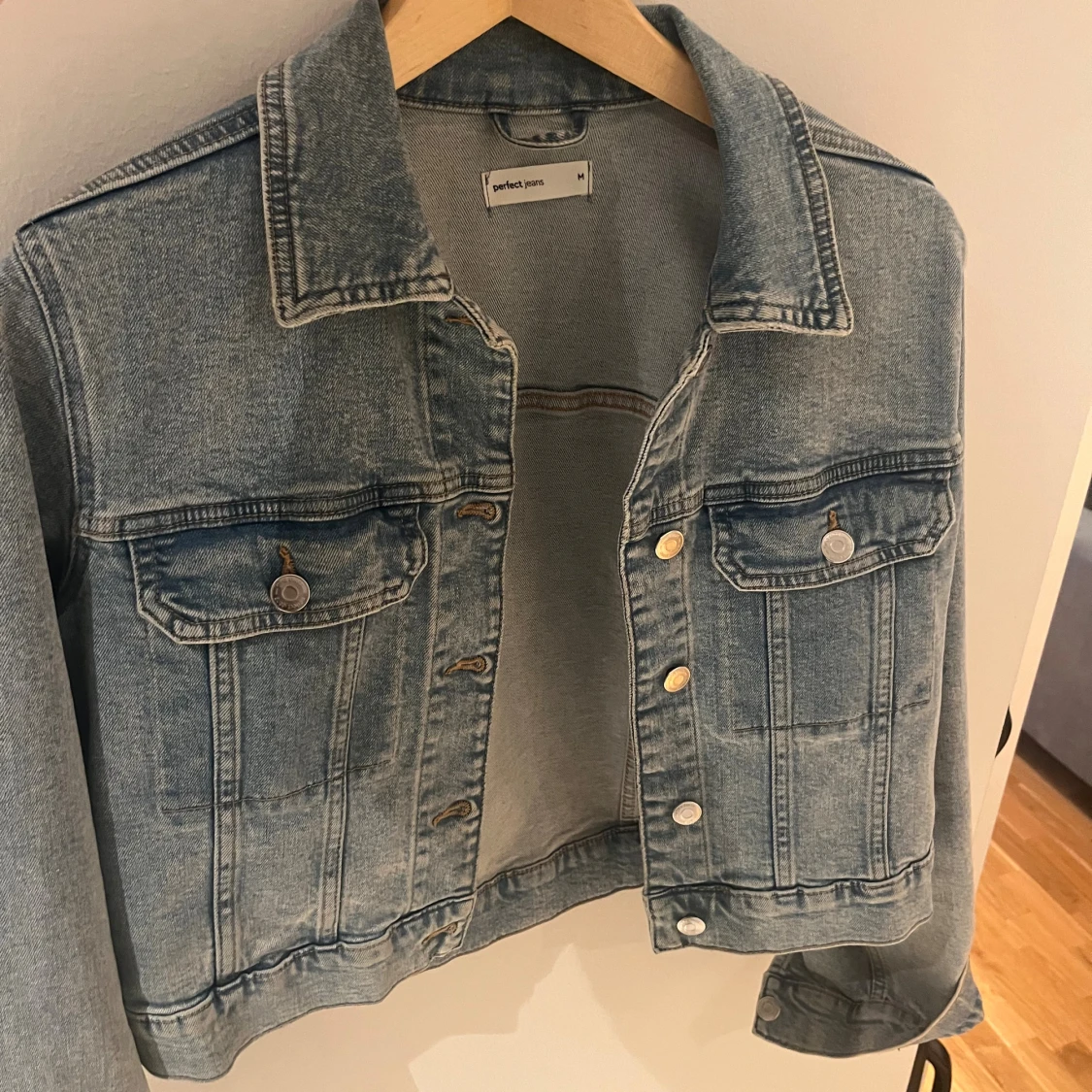 Ljusblå jeansjacka - 2