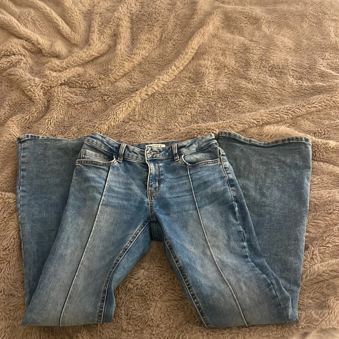 Blå bootcut jeans från Lindex - 2