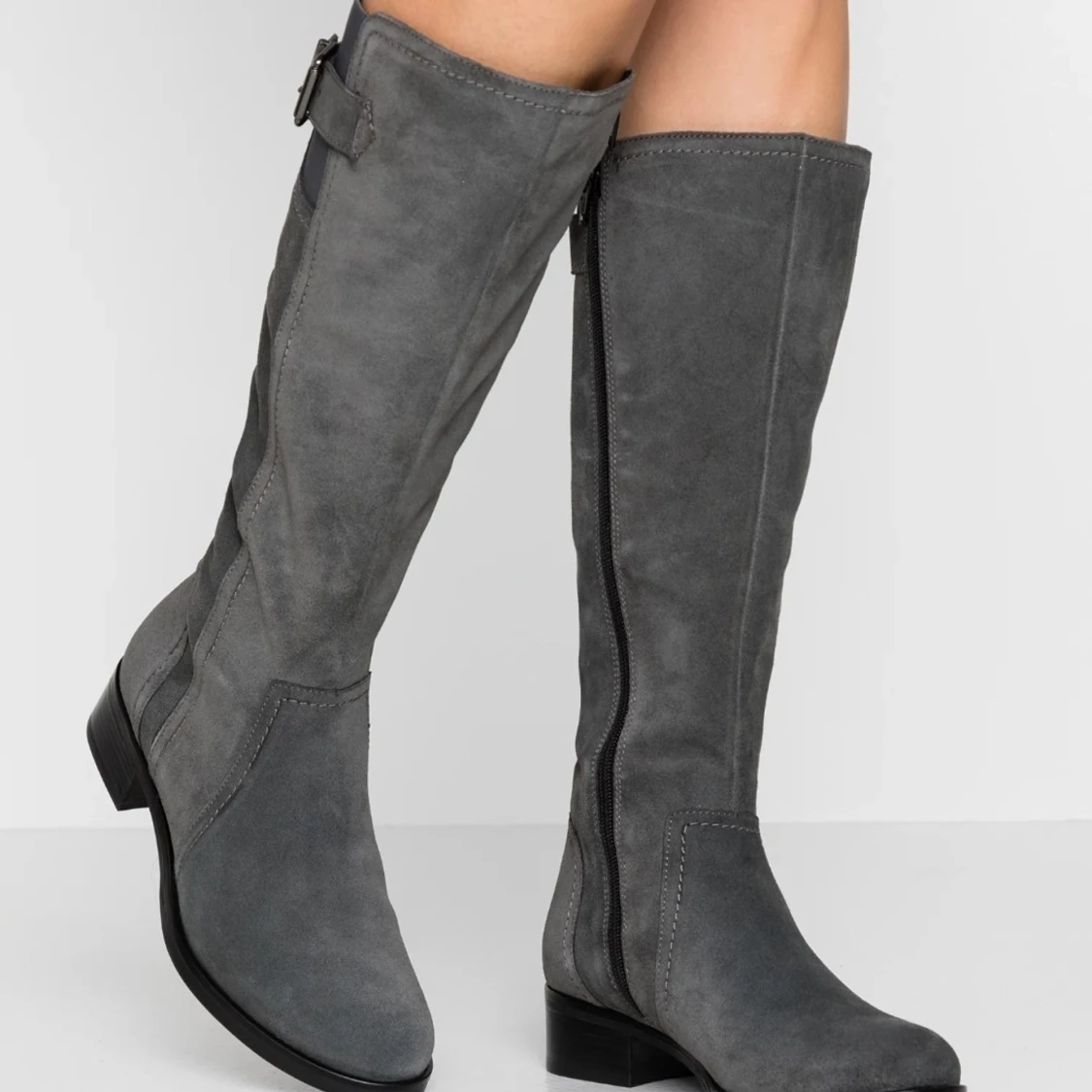 Grå mockastövlar från Anna Field