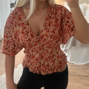 Zara blus  - Blus från Zara, går ej att köpa längre 