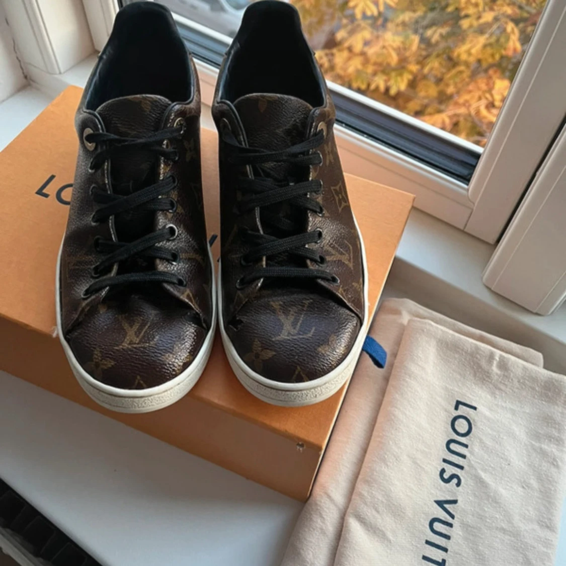 Louis Vuitton monogram sneakers brun - 1