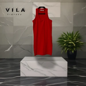 Klarrött linne från Vila - Linne med jättefin klarröd färg. B34 cm, L76 cm.