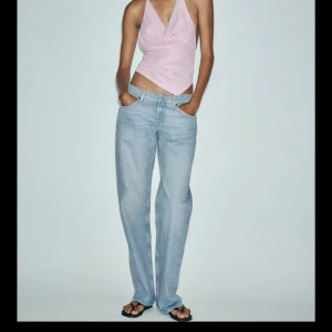 Zara jeans - Säljer dessa trendiga jeans från Zara, helt ny inköpta och använda fåtal gånger, säljer då storleken blev för liten
