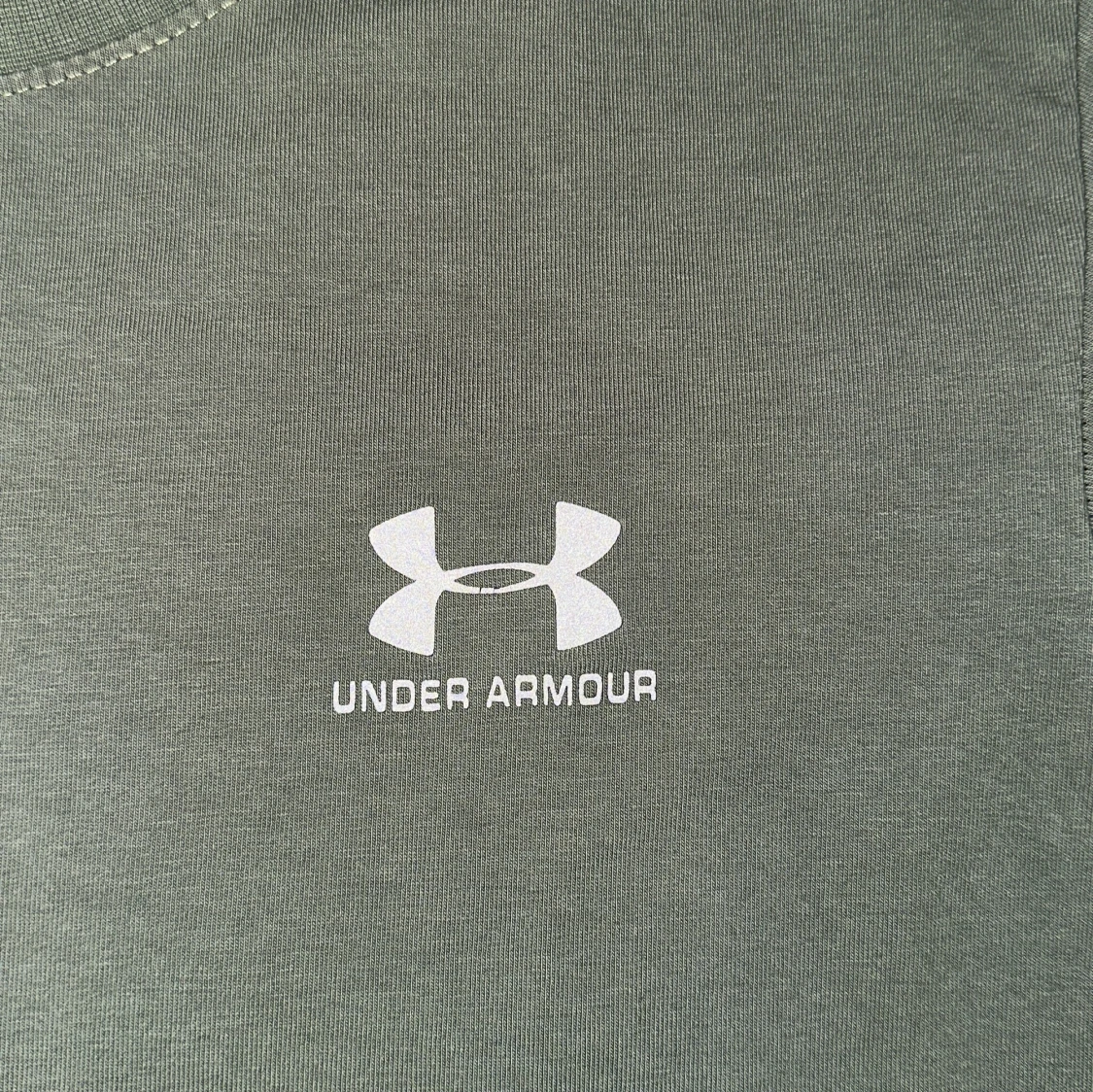 Grön t-shirt från Under Armour - 1