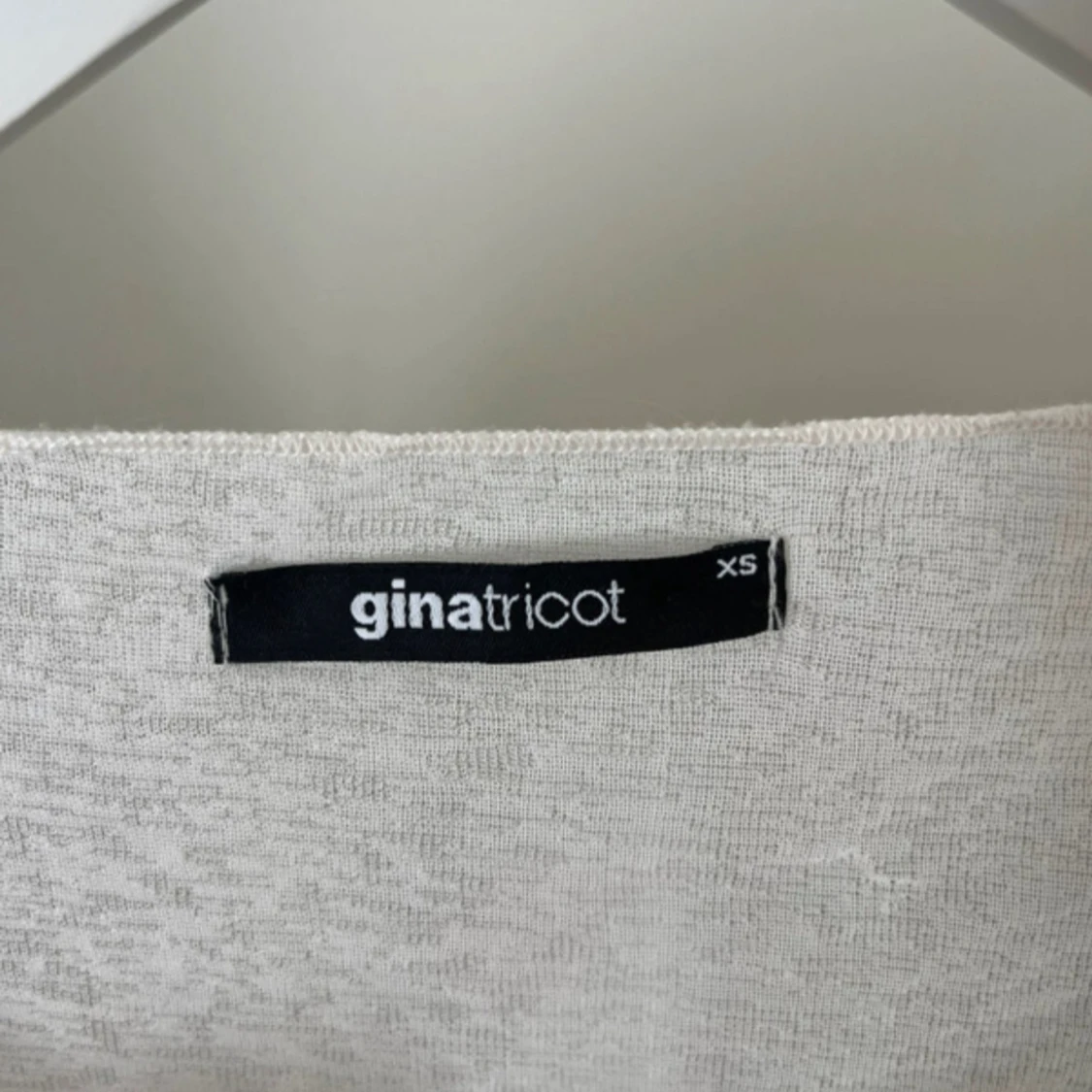 Vit långärmad topp från Gina Tricot - 2