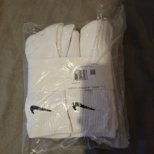 Nike vita strumpor 6-pack  - Nike vita strumpor i 6-pack, väldigt sköna att ha på speciellt vid träning.