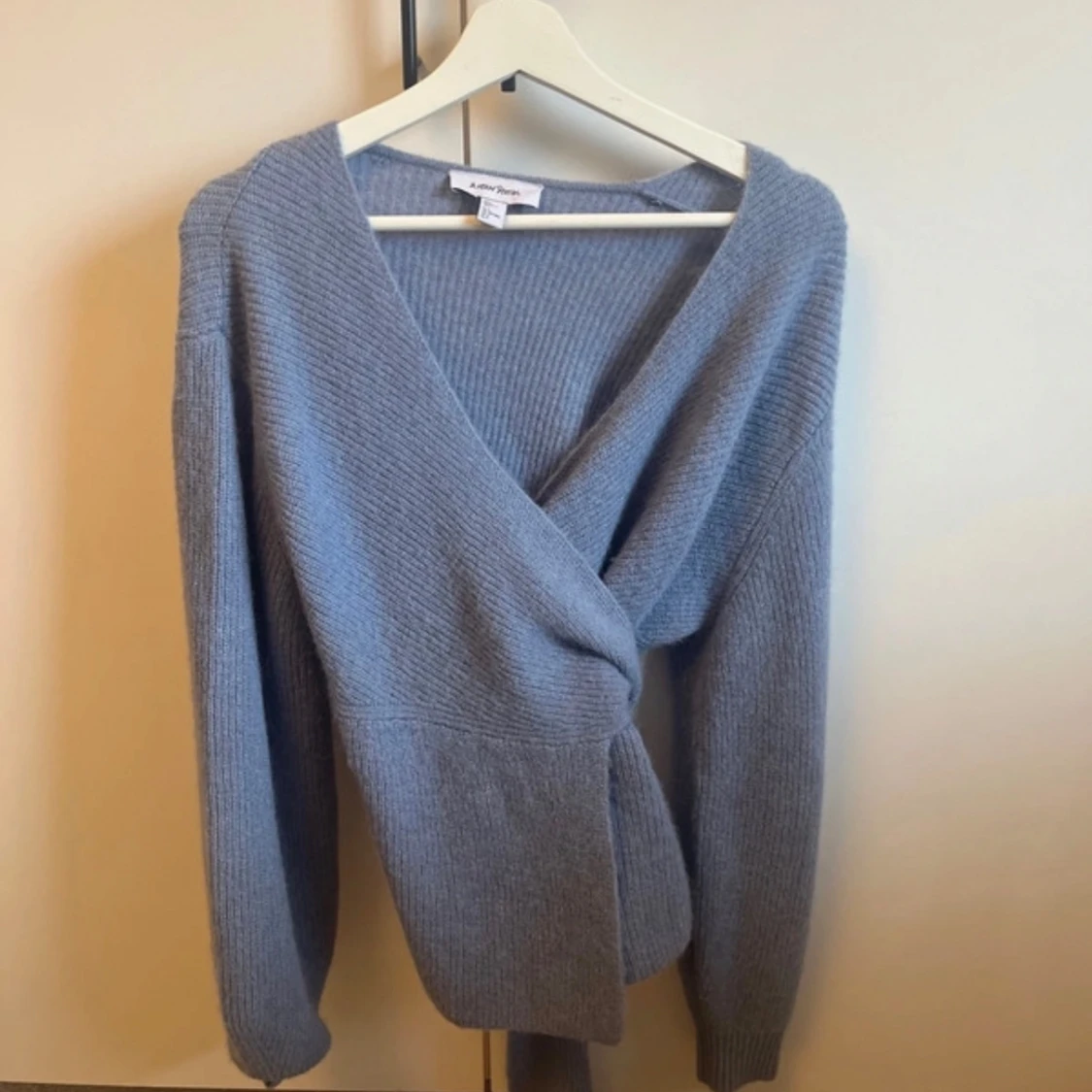 Blå omlottkofta från & Other Stories - 1