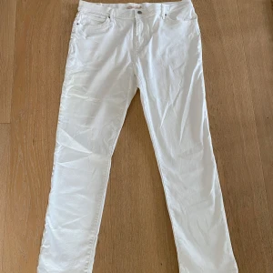 Vita Levis Jeans - Perfekt scick, bekväma, 100% bomull, 724 high rise 34