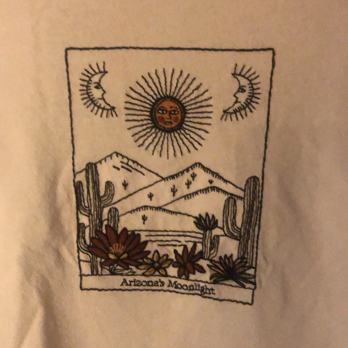 Vit t-shirt med tryck  - 1