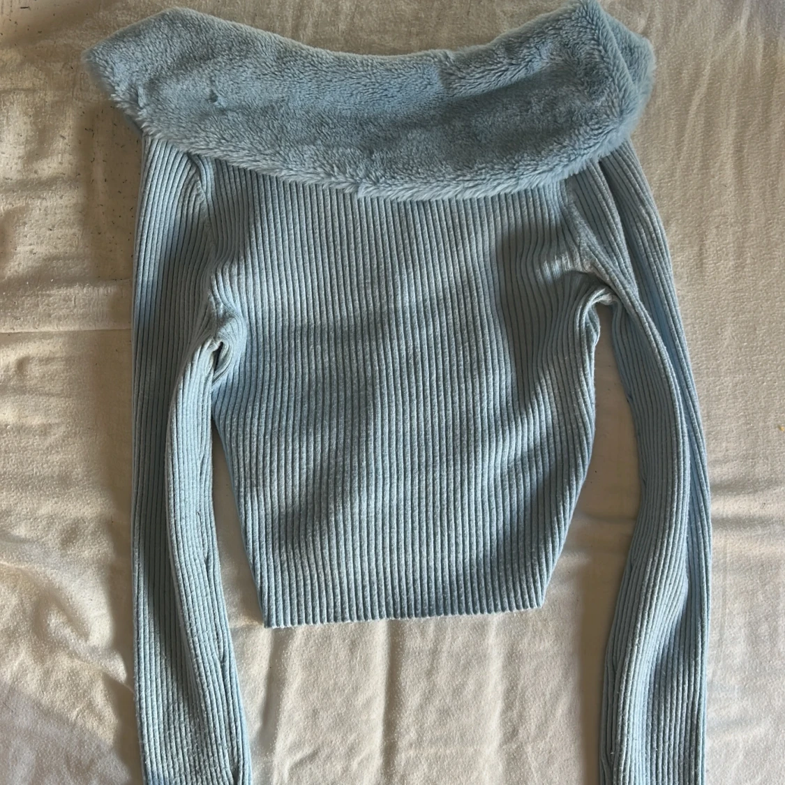 Ljusblå magtröja  med fuskpäls från FB Sister - 1