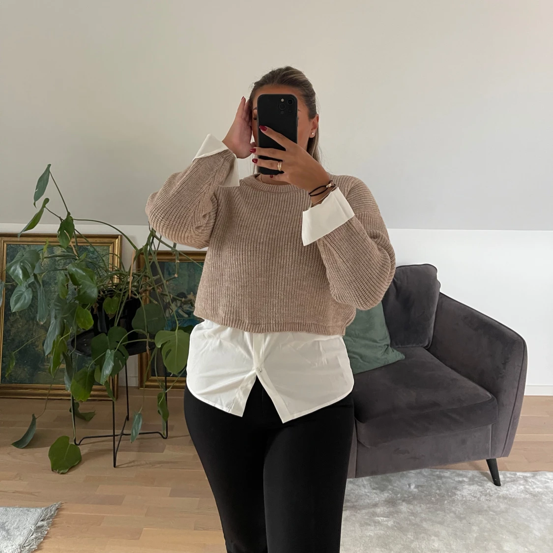 Beige stickad croppad tröja