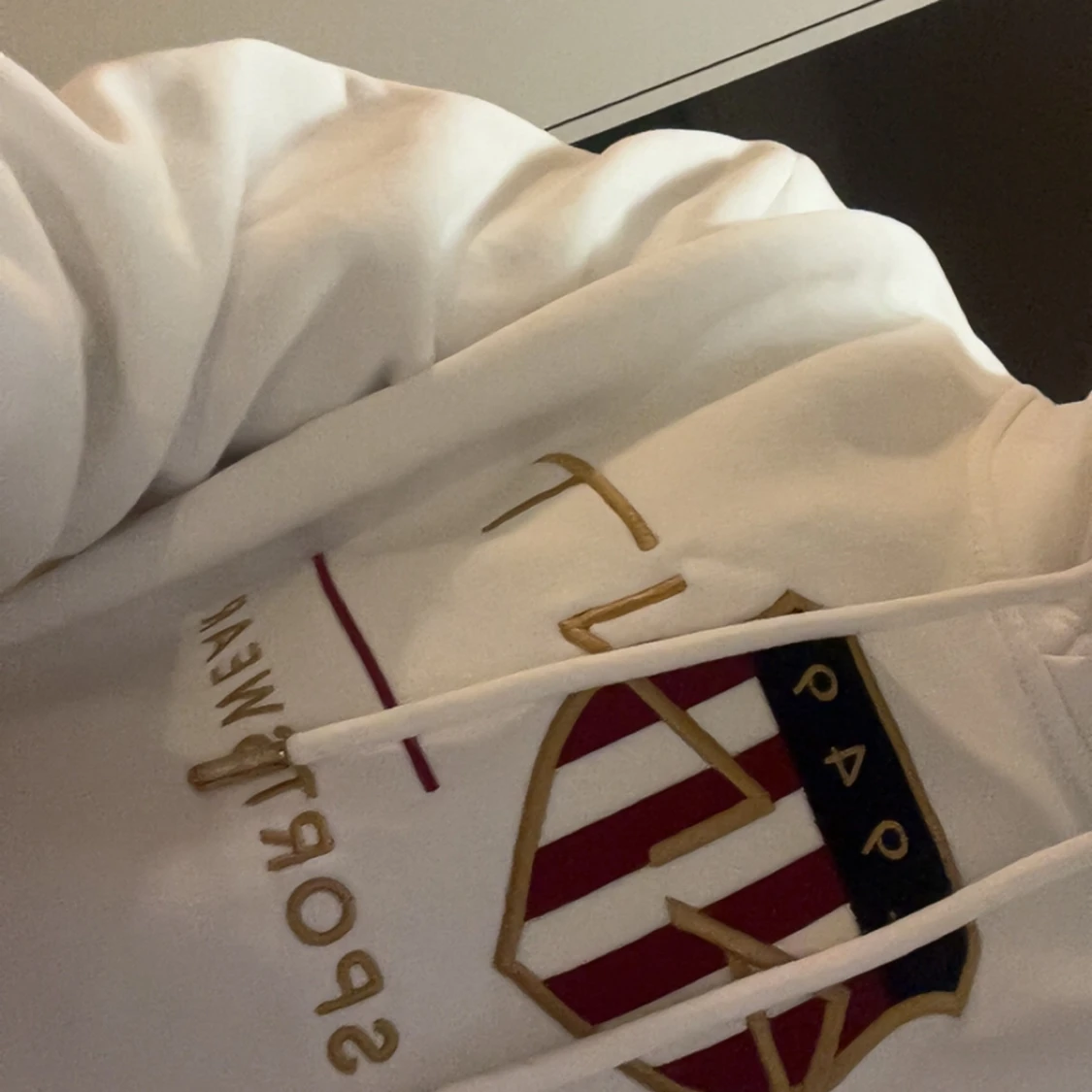 Vit hoodie från Gant  - 2