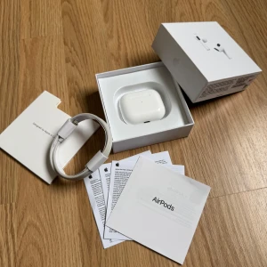 AirPods 3 - Helt nya, bra kvalité. Fraktar samma dag om köpt innan 16:30  Skriv om du har några frågor!