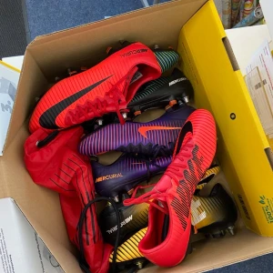 Nike mercurial vapor xi elite sg - 4 pair: red (10/10) new with bag / yellow (9.9/10) / purple (9.8/10) / green (9.5/10)