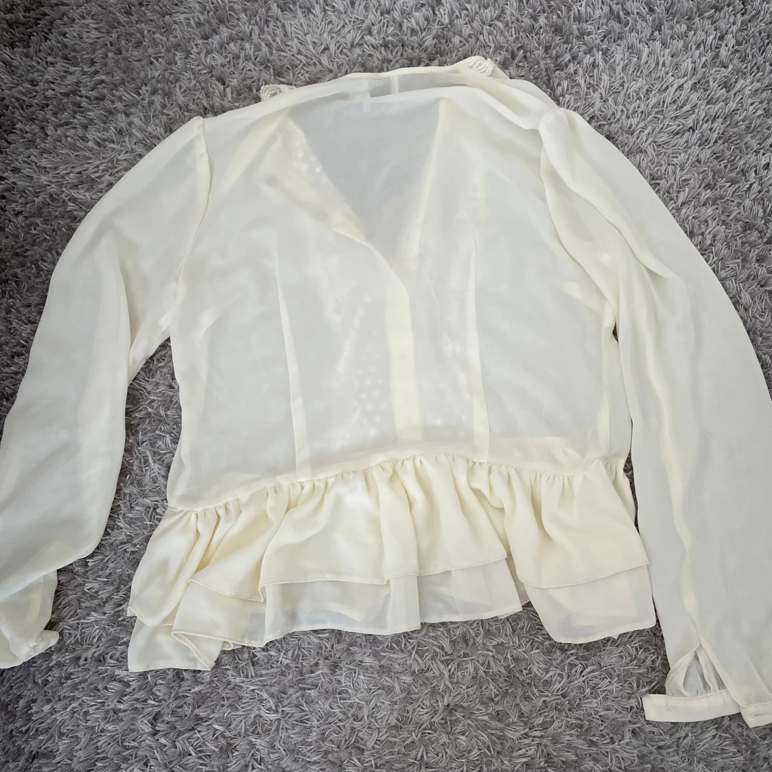 Vit blus med volang från ASOS Petite - 2