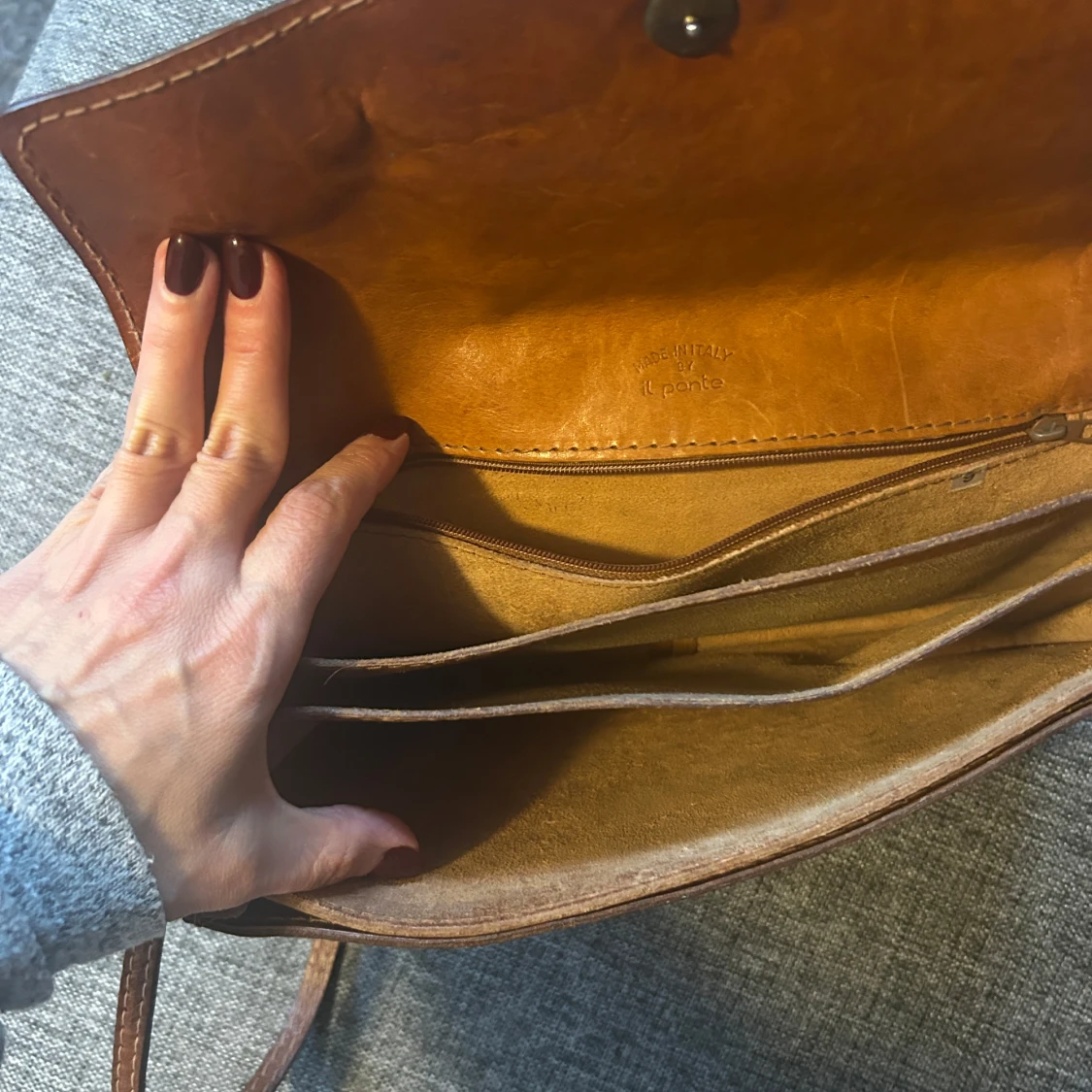 Brun axelväska i skinn från The Bridge - 2