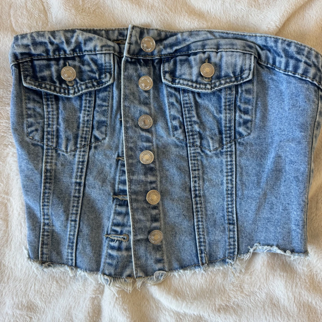 Jeans tubtopp med knappar och fickor