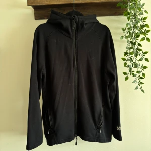 Träningströja tjocktröja svart fickor - Hel och ren, kan finnas nåt katthår