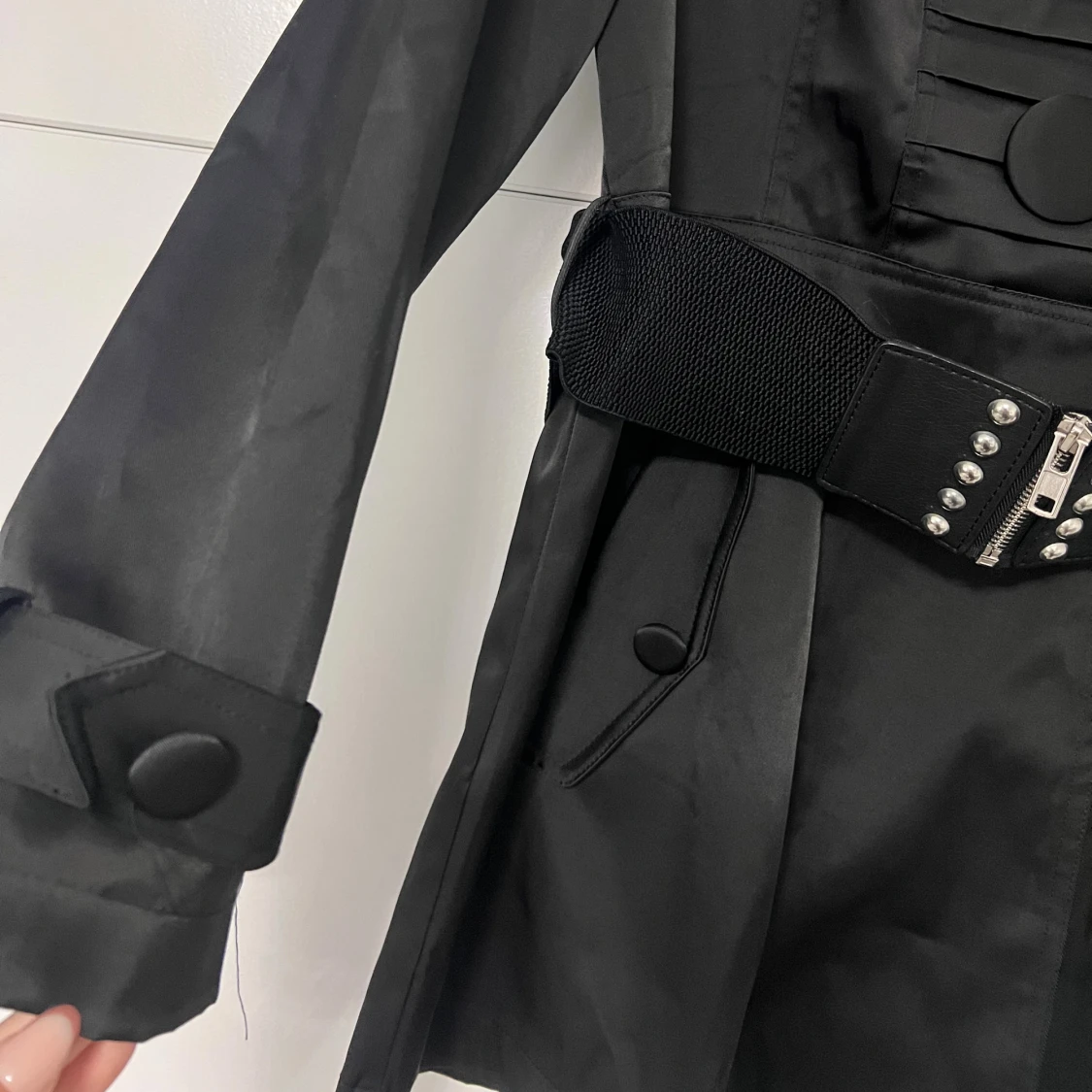 Svart trenchcoat med bälte  - 3