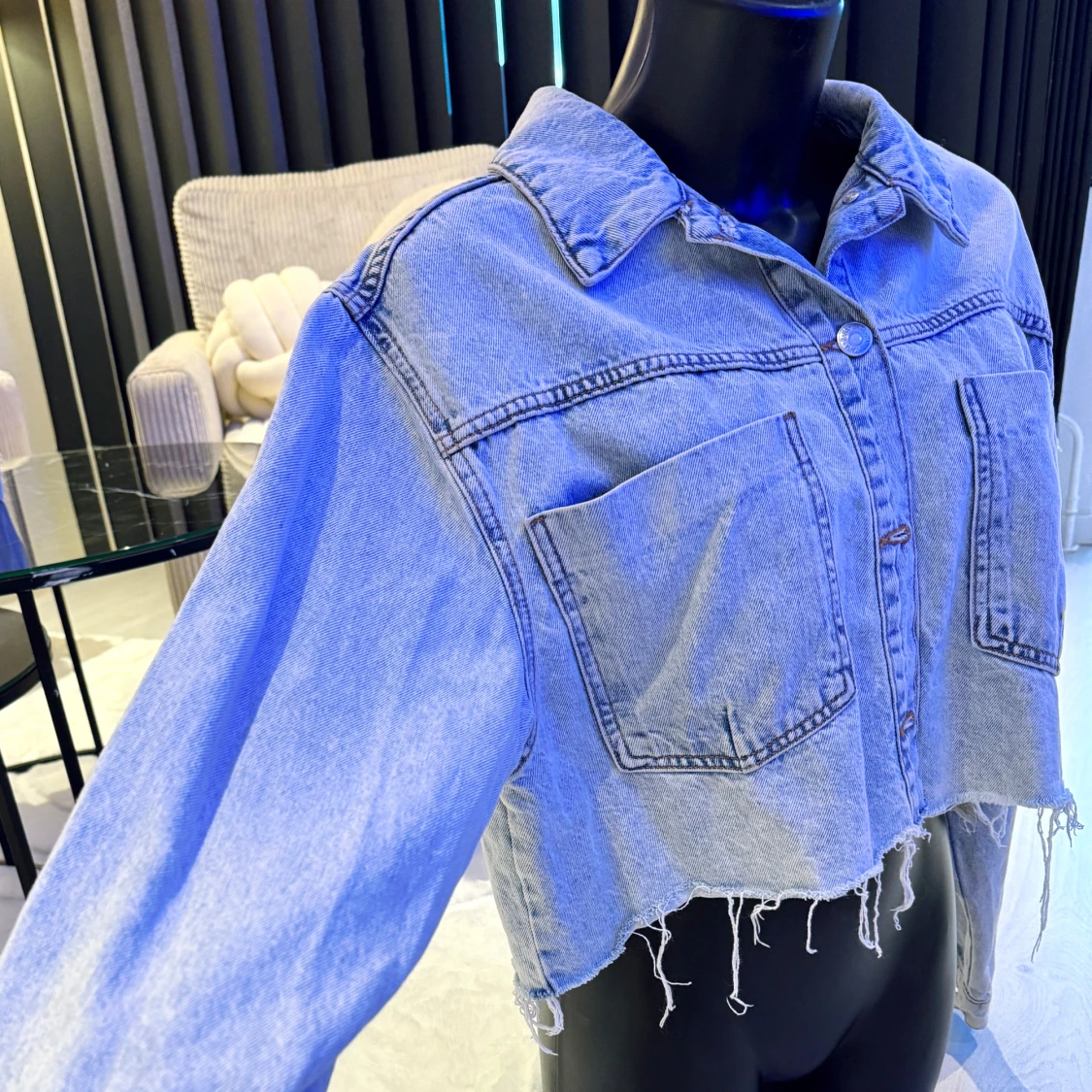 Ljusblå croppad jeansjacka från Zara - 3