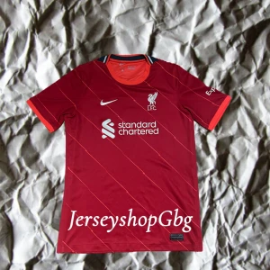 Liverpool Jersey - Skön Liverpool Jersey i storlek XL för barn motsvarar längd på ca 158-170cm, priset är såklart diskuterbart så skriv vid minsta fråga eller fundering😄