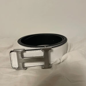 Vitt bälte  - 10/10 skick 