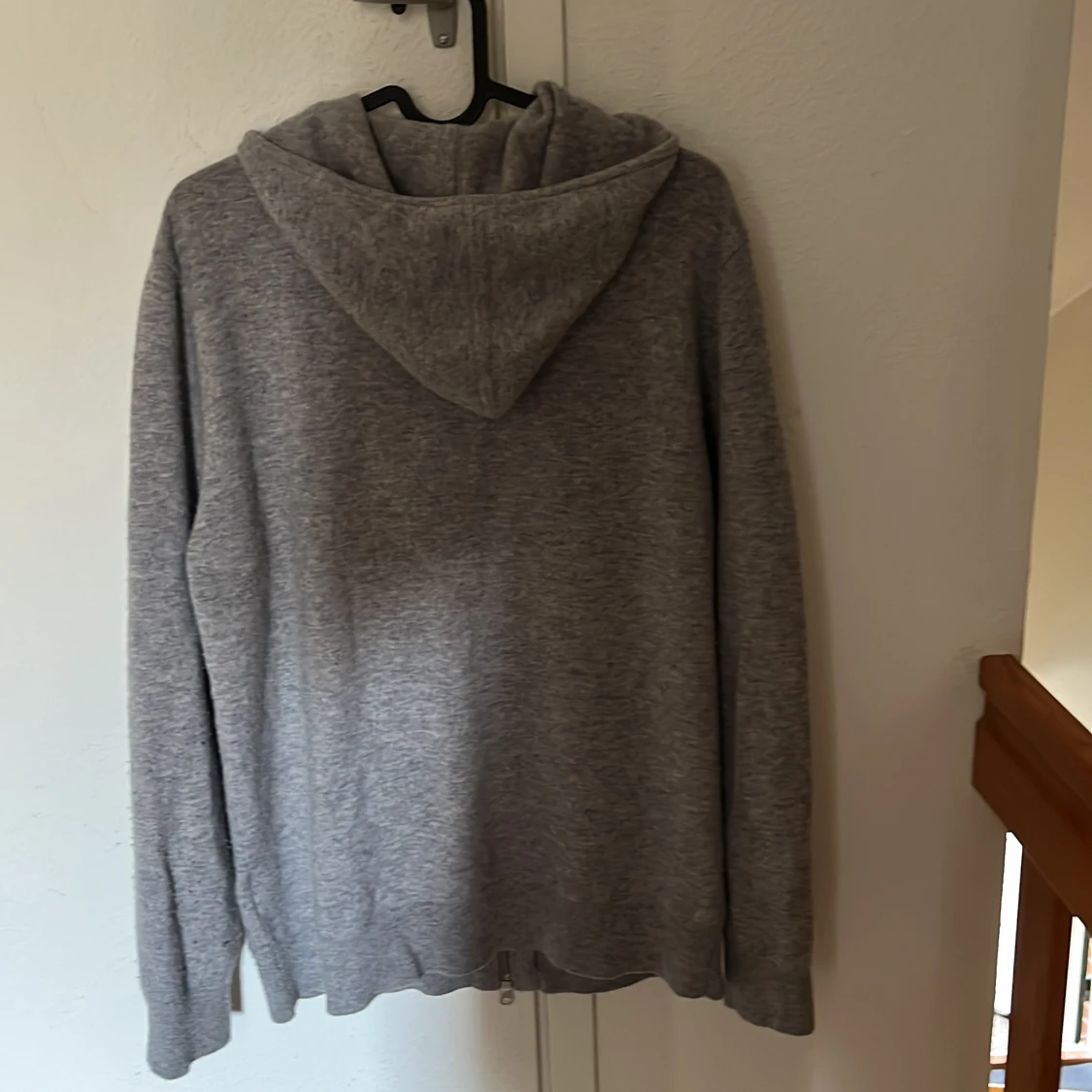 Grå kashmirhoodie från Sayless, M - 3