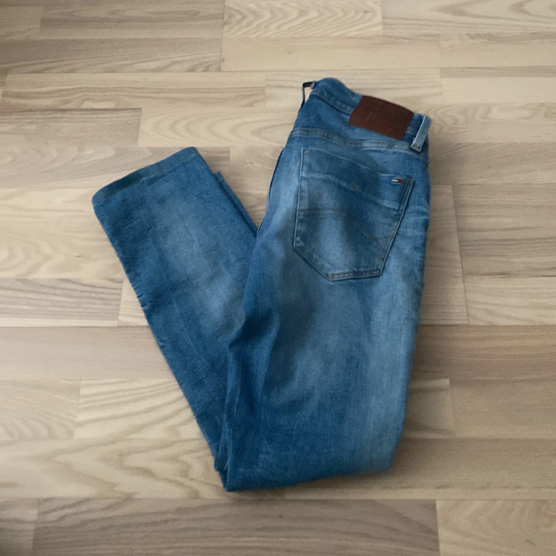 Blå jeans från Tommy Hilfiger