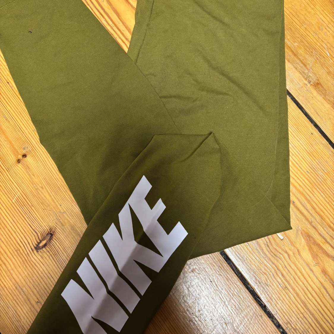 Olivgröna leggings från Nike - 1