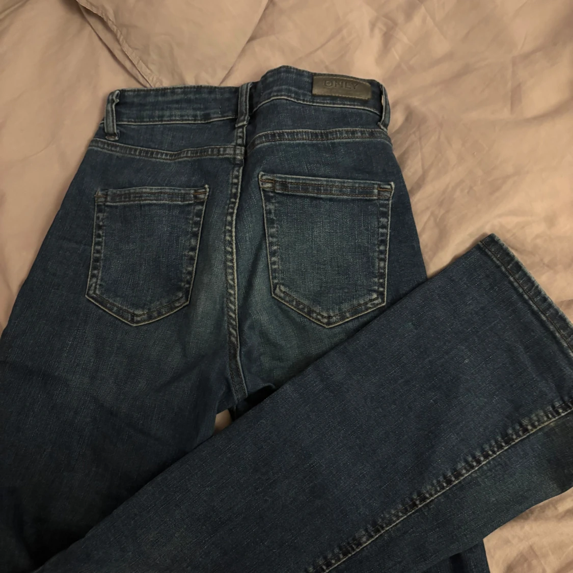 Mörkblå jeans från ONLY bootcut - 2