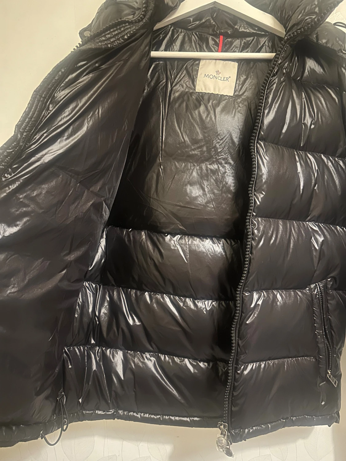 Svart Moncler pufferjacka med huva - 1