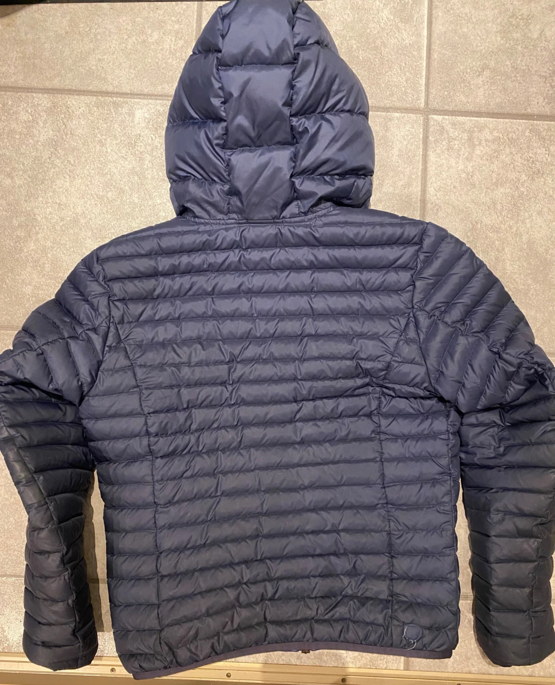 Mörkblå Colmar dunjacka med huva - 2