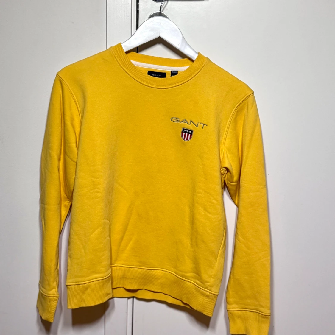 Gul sweatshirt från GANT