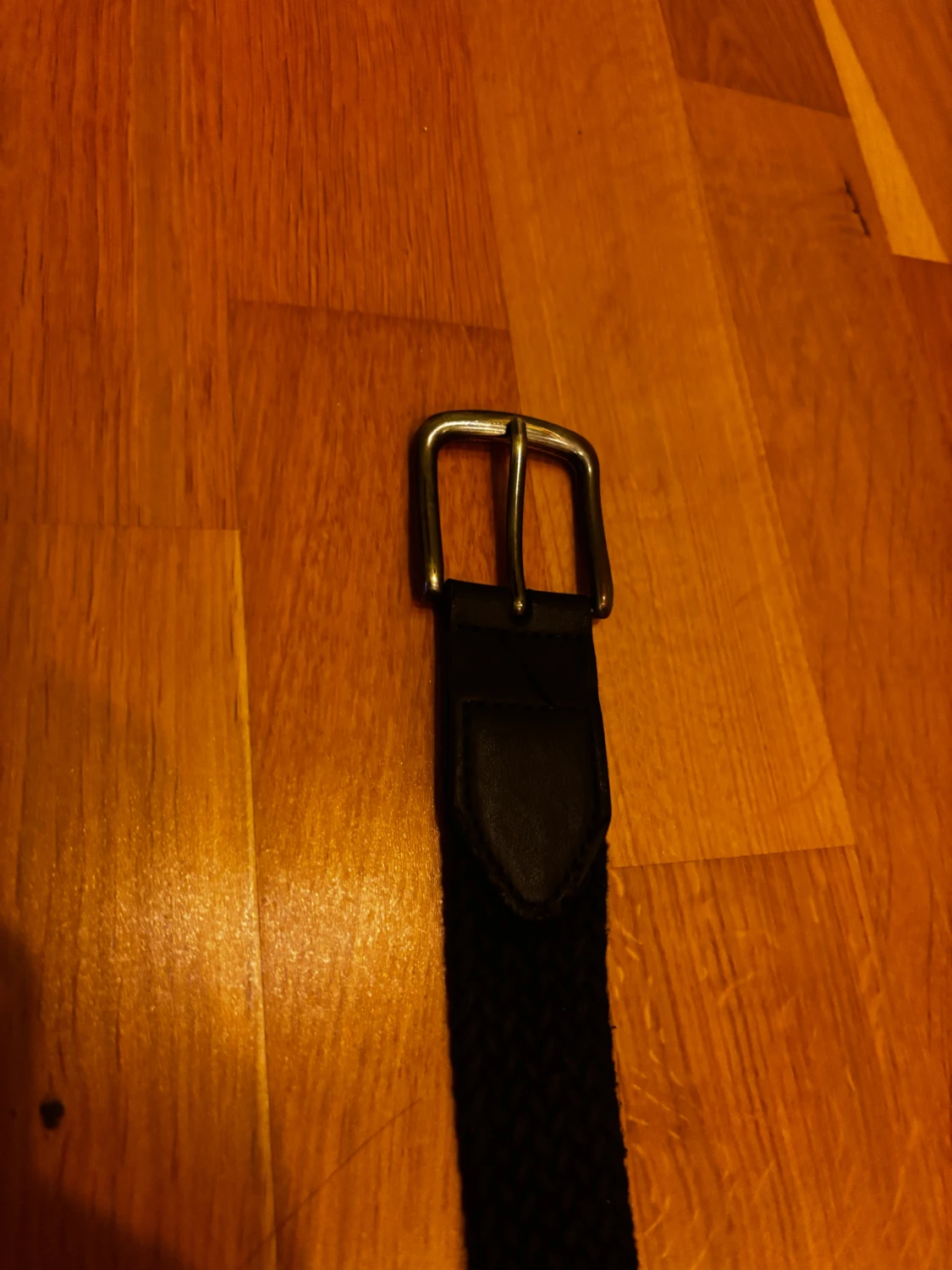 Svart flätat bälte med metallspänne - 1