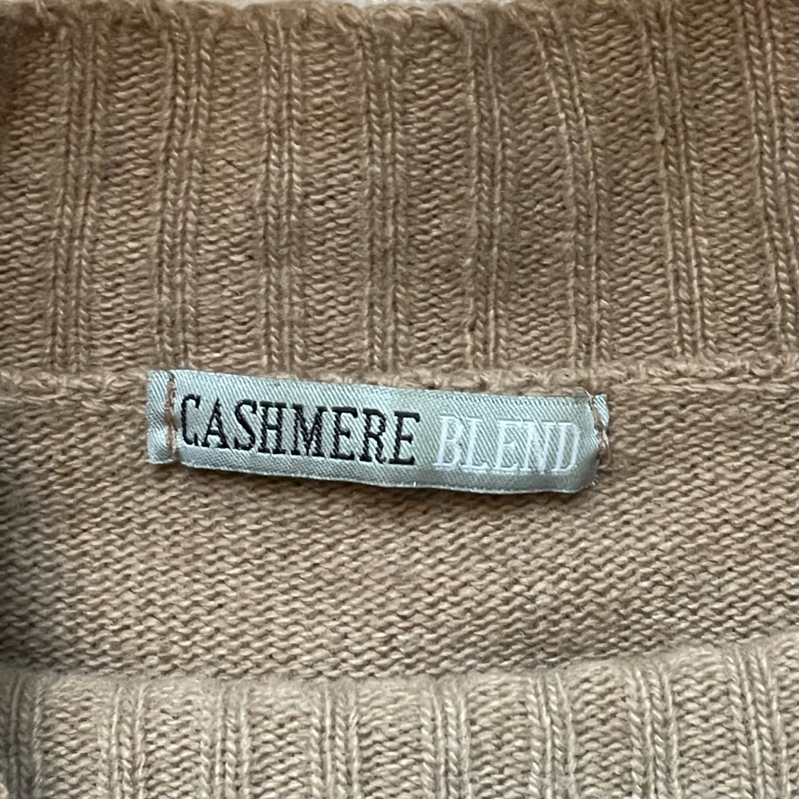 Tunn tröja i kashmirblandning - 2