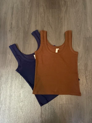 Oanvända linnen från Nelly - Två oanvända linnen i storlek S från Nelly! Den bruna är mörkbrun i verkligheten och inte så ljus/orange som den upplevs på bilden! Går att köpa separat eller båda tillsammans! 🥰