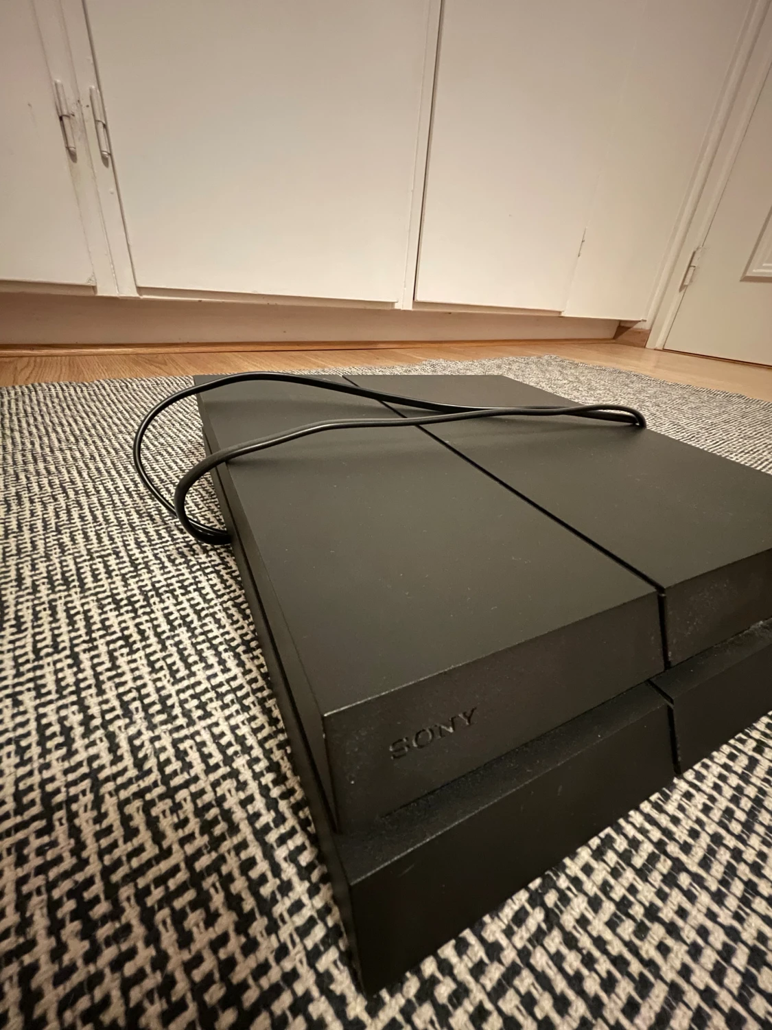 Sony PlayStation 4 - 1