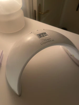 Nagellampa - Säljer min Uvlampa från nagelgiganten💞 väldigt bra skick