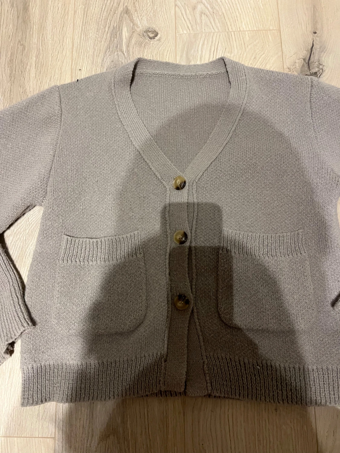 Ljus brun stickad kofta med knappar strl S - 2