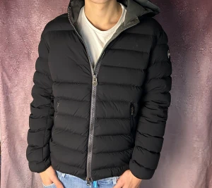 Colmar jacka - Skick enligt bilderna | Size 50 = M (modellen är 187cm 73kg) | fraktar spårbart inom 24 timmar | för att köpa klicka ”köp nu” | vid frågor eller funderingar skriv en meddelande | följare får bättre rabatter🙌