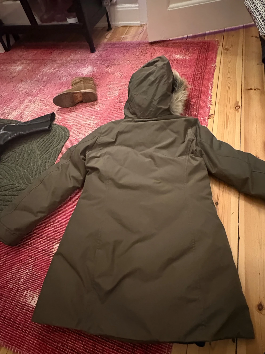 Olivgrön parkas från Woolrich med päls - 3