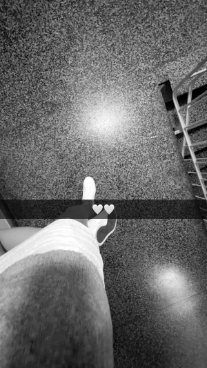 Vita loubs med nitar på tån - vita loubs med nitar, storlek 39 säljer för  2000💞