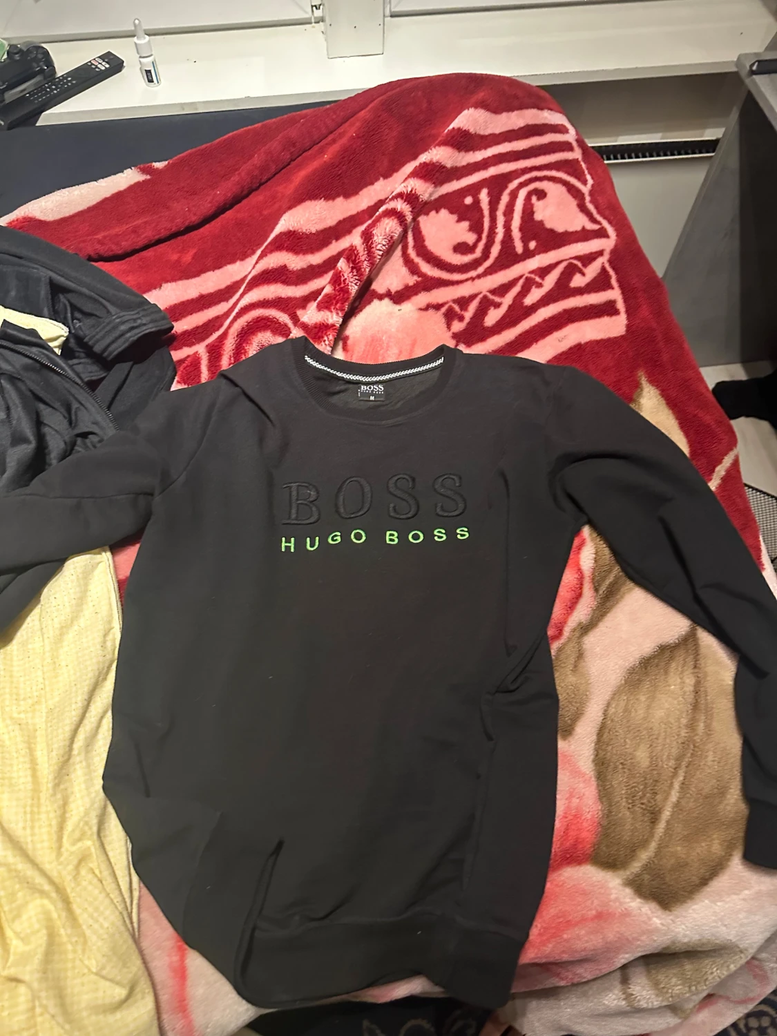 Svart Hugo Boss sweatshirt - 1