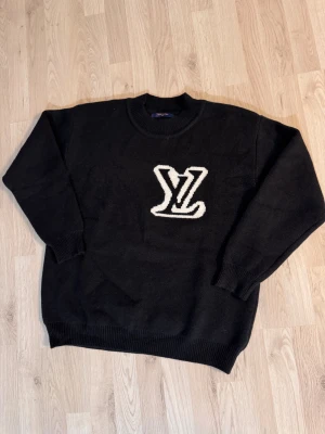  Louis Vuitton | black sweater - Size M, never used, condition and quality perfect