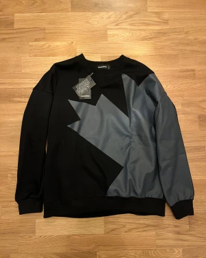  Dsquared2 tröja - Tröja från  Dsquared2 ganska sällsynt ägt den i cirka 1 år änvänd 3 gånger för de är lite förstor för mig skicka 10/10