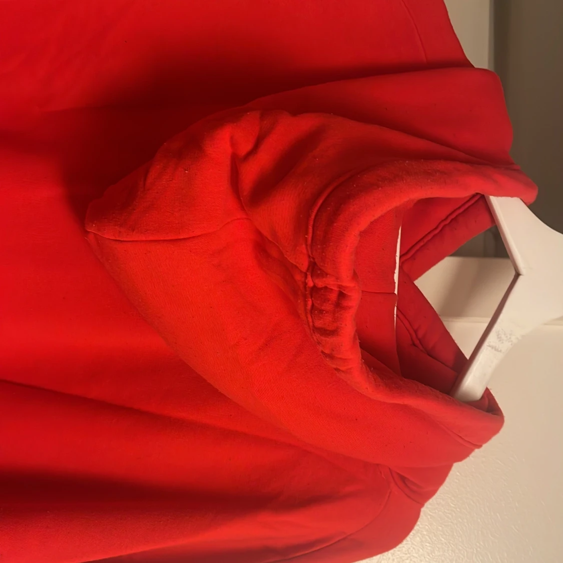 Röd hoodie från Weekday med huva - 3