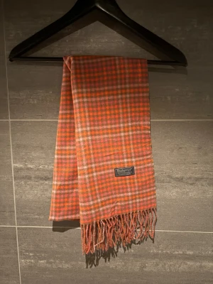 Burberry halsduk - Var inte rädd att höra av dig om du har en fråga eller är intresserad